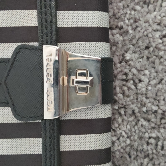 Henri Bendel wallet - Picture 3 of 4